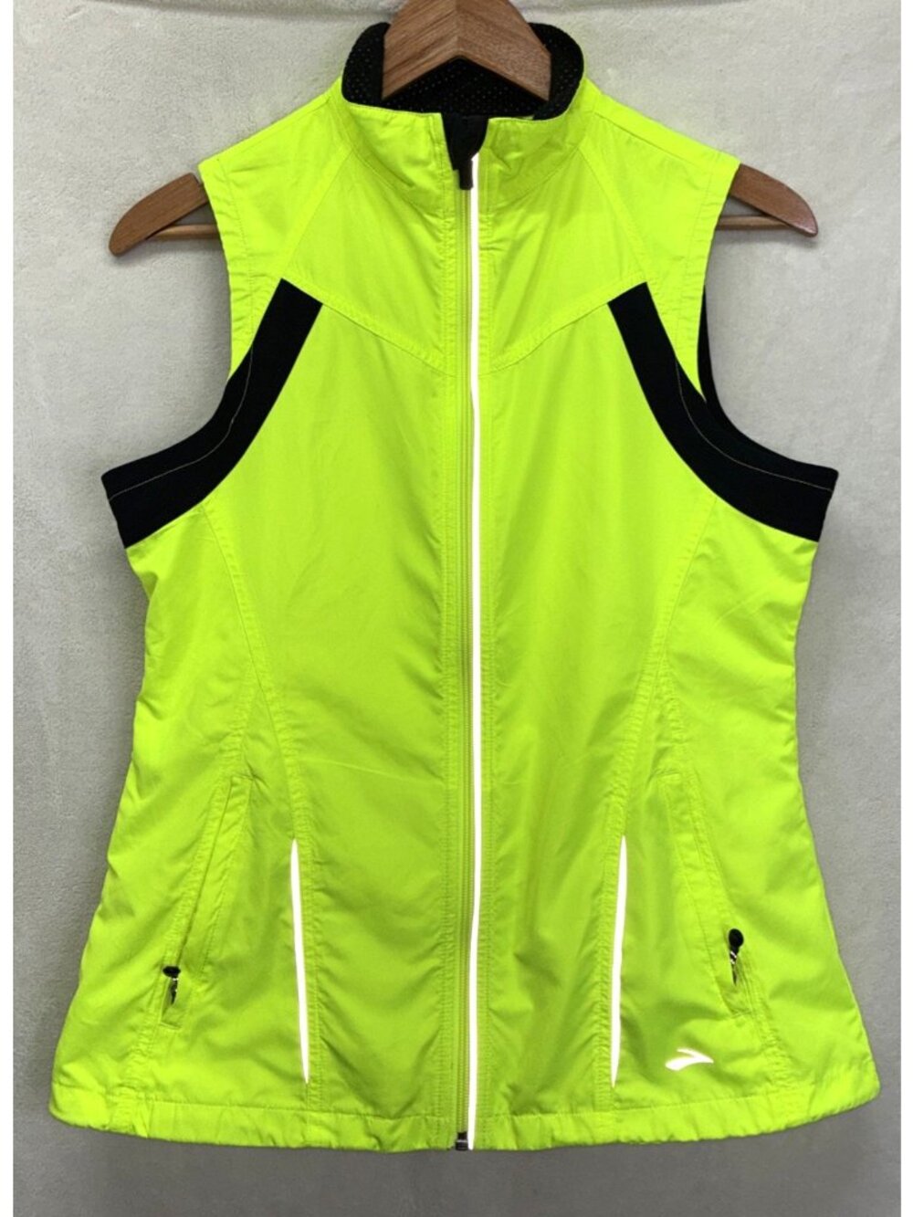 Brooks Running Vest High Visibility Yellow Shelter Tech Pockets Reflect Sz M #z
